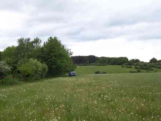 Parkplatz vor der H�tte 2007